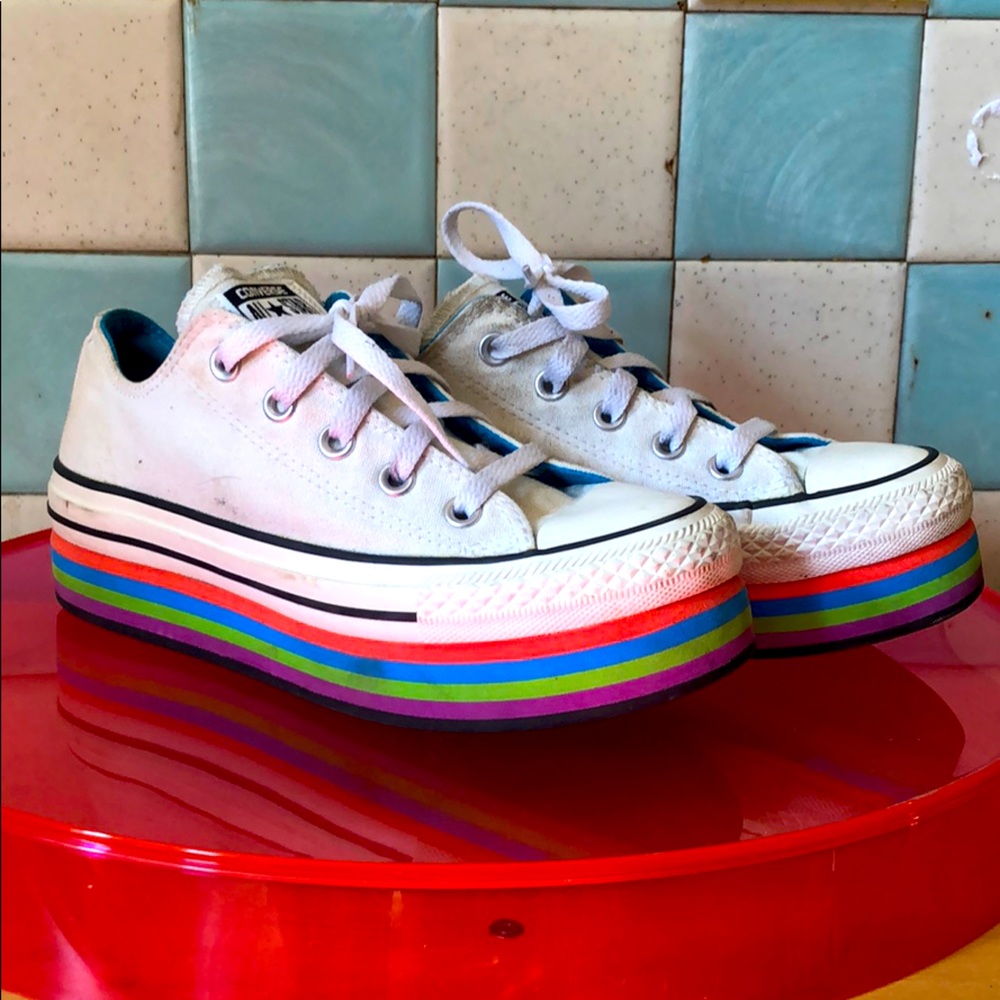 Converse multicolored platforms